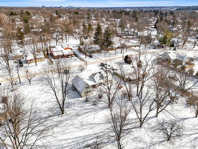 637 Ironwood Drive, Ann Arbor, MI 48103