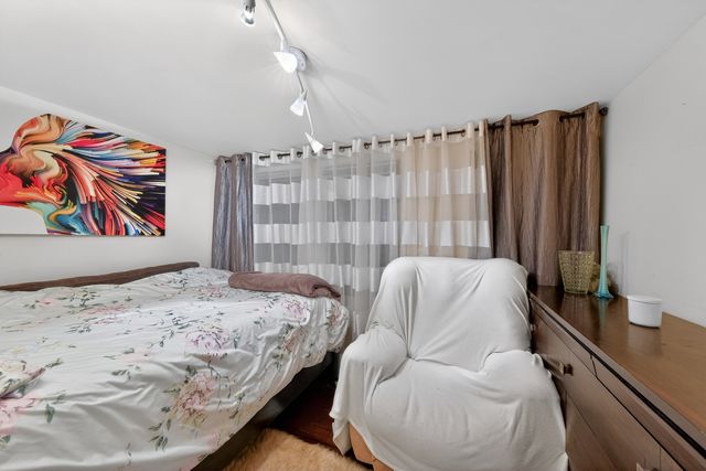 5438 W Melrose Street, Chicago, IL 60641