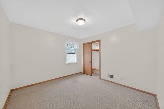 5438 W Melrose Street, Chicago, IL 60641