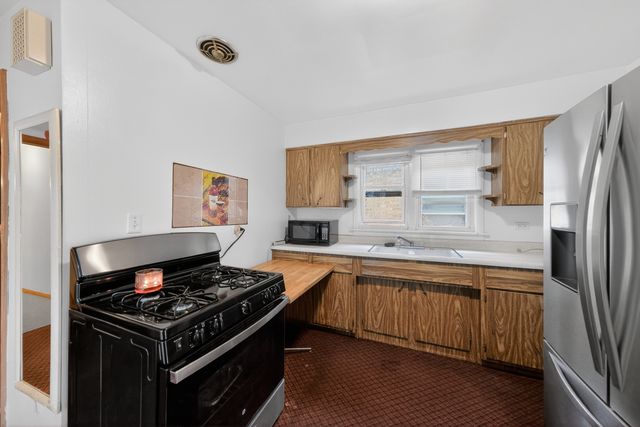 5438 W Melrose Street, Chicago, IL 60641
