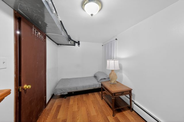 5438 W Melrose Street, Chicago, IL 60641