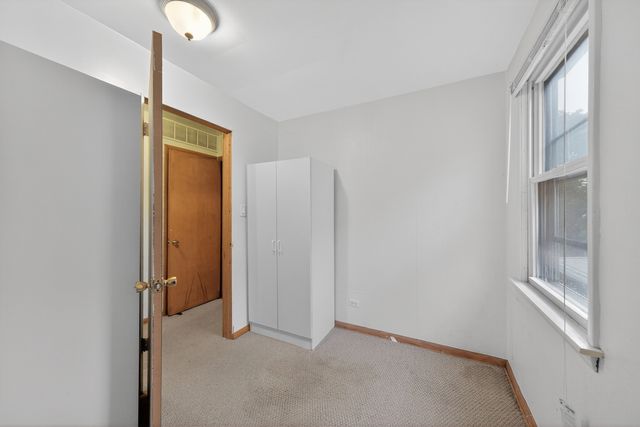 5438 W Melrose Street, Chicago, IL 60641