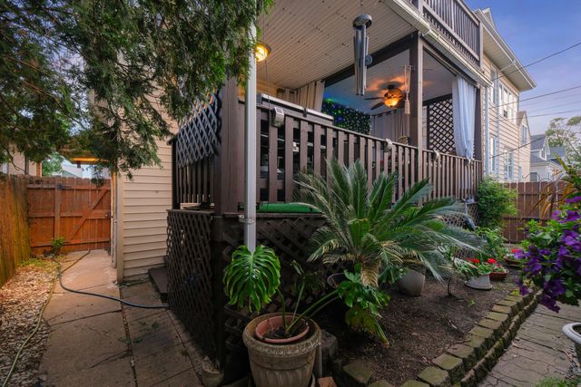5438 W Melrose Street, Chicago, IL 60641