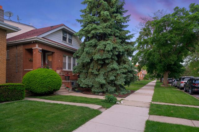 5438 W Melrose Street, Chicago, IL 60641