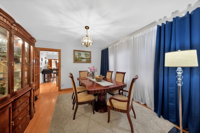 5438 W Melrose Street, Chicago, IL 60641