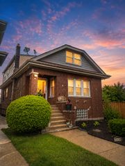 5438 W Melrose Street, Chicago, IL 60641