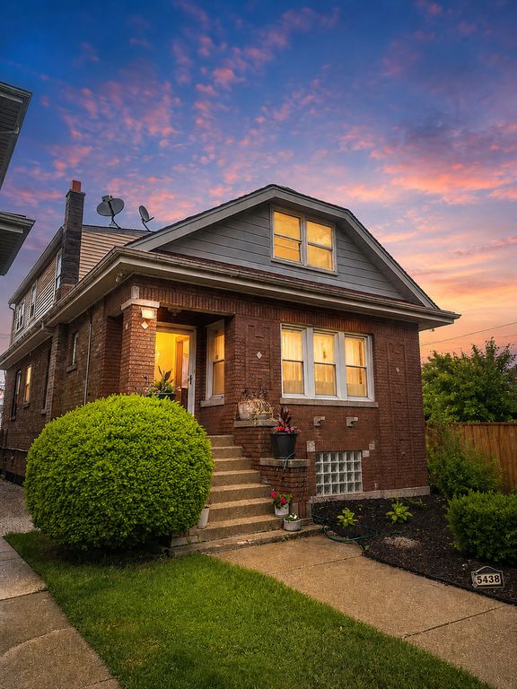 5438 W Melrose Street, Chicago, IL 60641