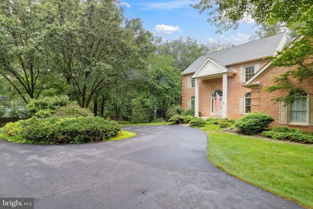 4427 BROOKSIDE DR, Alexandria, VA 22312