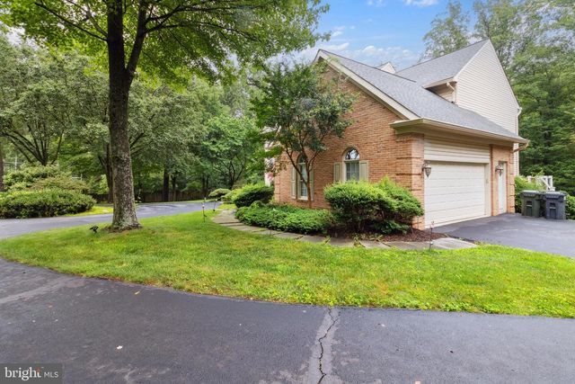 4427 BROOKSIDE DR, Alexandria, VA 22312