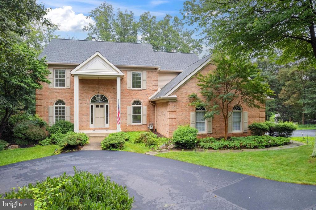 4427 BROOKSIDE DR, Alexandria, VA 22312