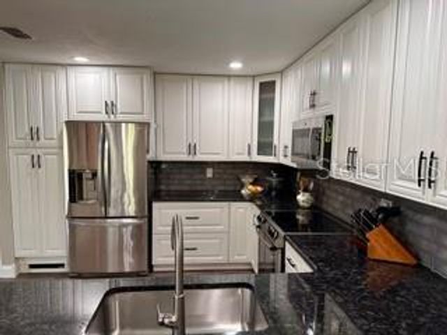 559 QUINTANA PLACE NE, St Petersburg, FL 33703