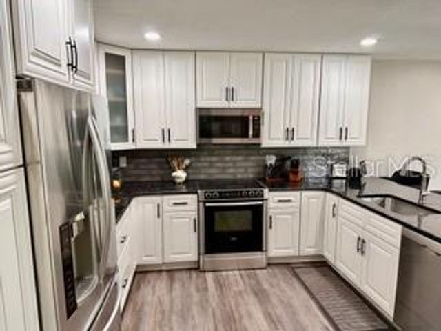 559 QUINTANA PLACE NE, St Petersburg, FL 33703