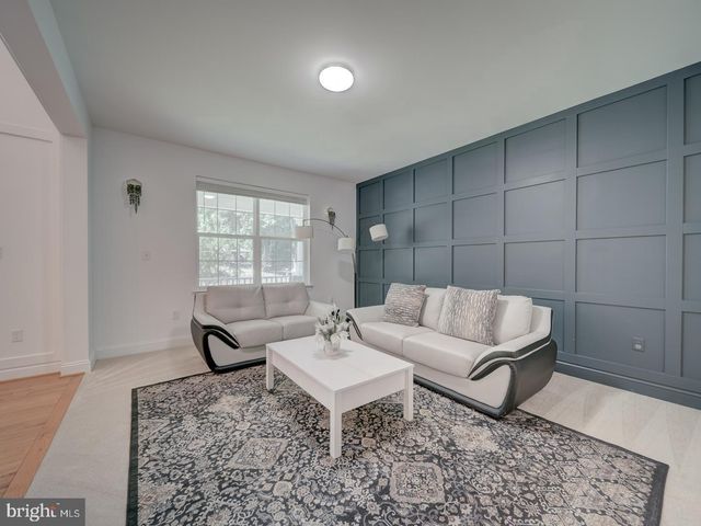 18413 CEDAR DR, Triangle, VA 22172