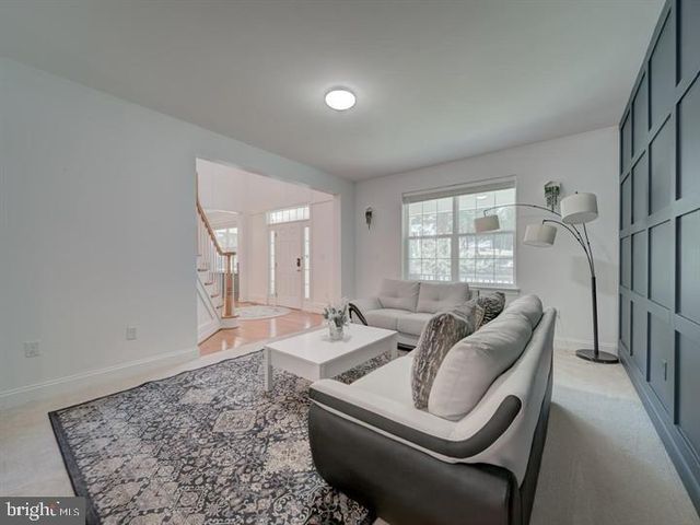 18413 CEDAR DR, Triangle, VA 22172