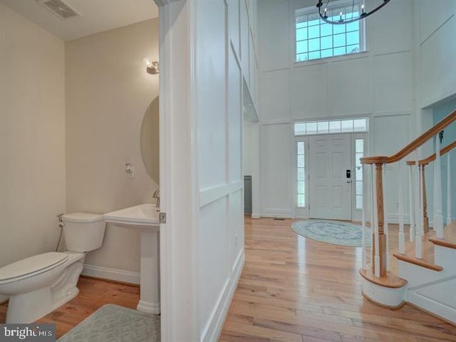 18413 CEDAR DR, Triangle, VA 22172