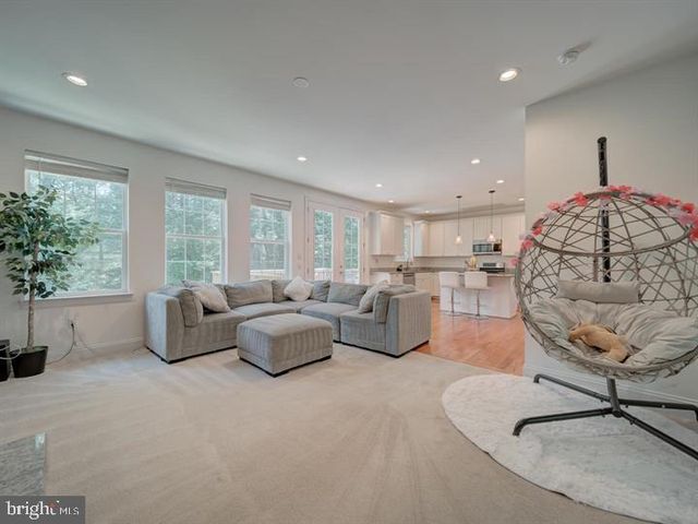 18413 CEDAR DR, Triangle, VA 22172