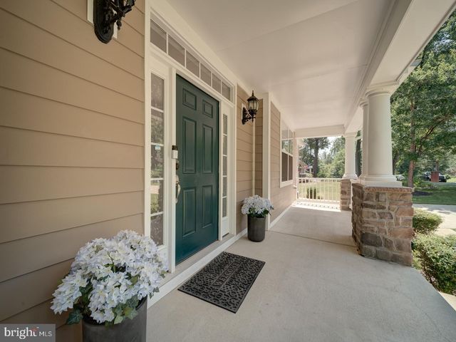 18413 CEDAR DR, Triangle, VA 22172
