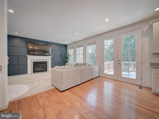 18413 CEDAR DR, Triangle, VA 22172