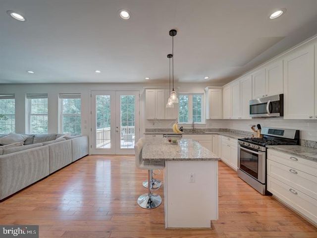 18413 CEDAR DR, Triangle, VA 22172
