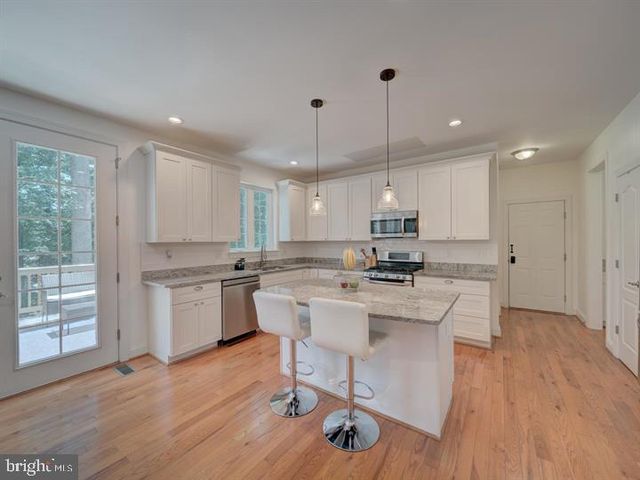 18413 CEDAR DR, Triangle, VA 22172