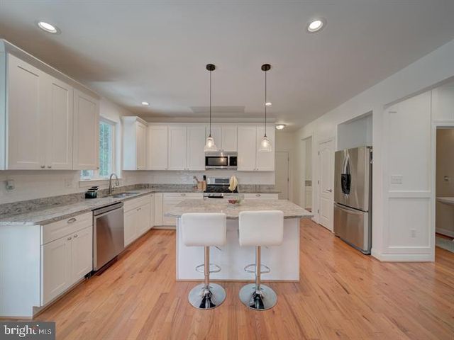 18413 CEDAR DR, Triangle, VA 22172