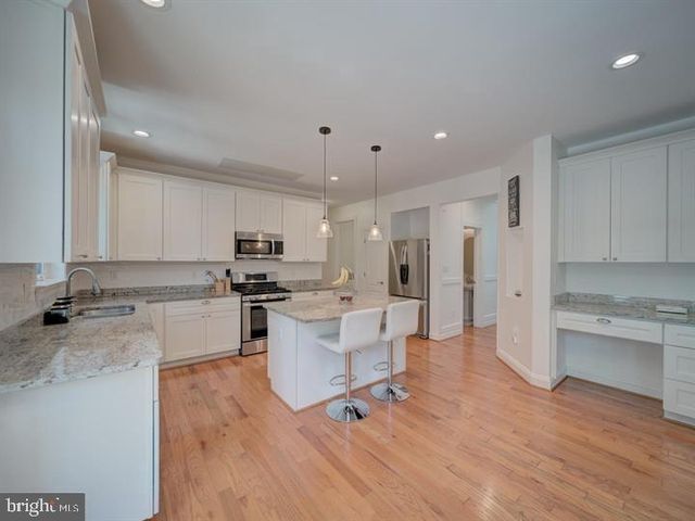 18413 CEDAR DR, Triangle, VA 22172