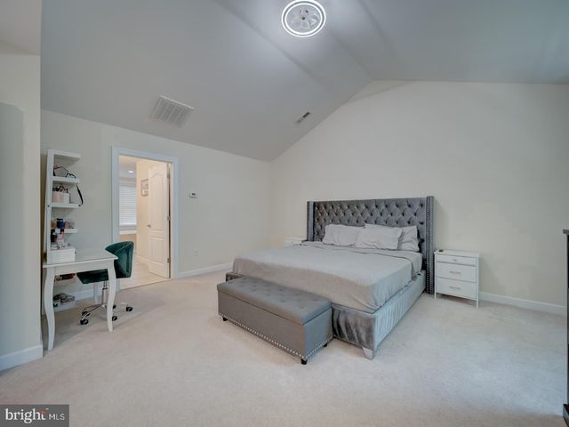 18413 CEDAR DR, Triangle, VA 22172