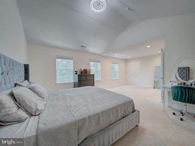 18413 CEDAR DR, Triangle, VA 22172