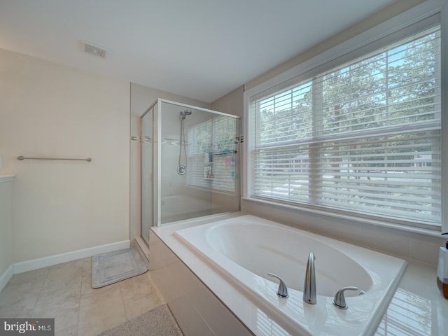 18413 CEDAR DR, Triangle, VA 22172