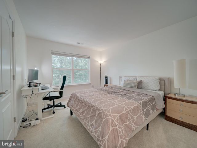 18413 CEDAR DR, Triangle, VA 22172