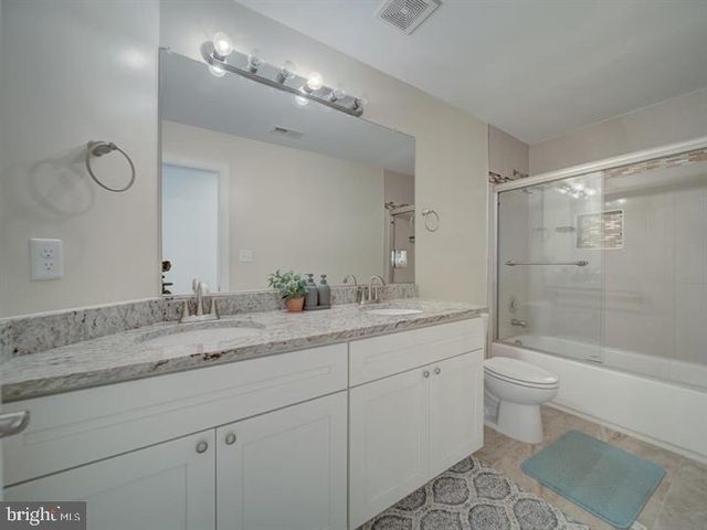 18413 CEDAR DR, Triangle, VA 22172