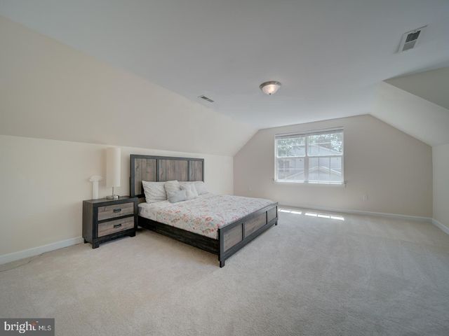 18413 CEDAR DR, Triangle, VA 22172