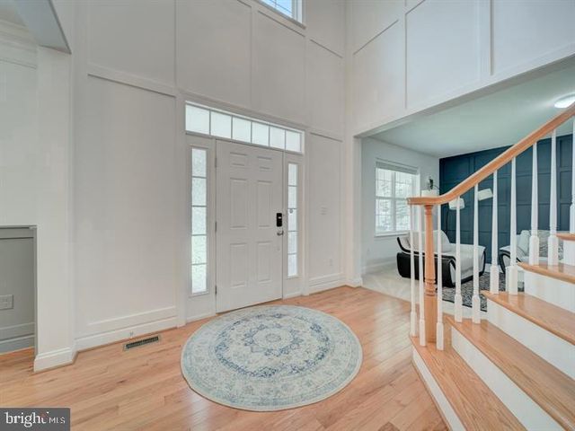 18413 CEDAR DR, Triangle, VA 22172