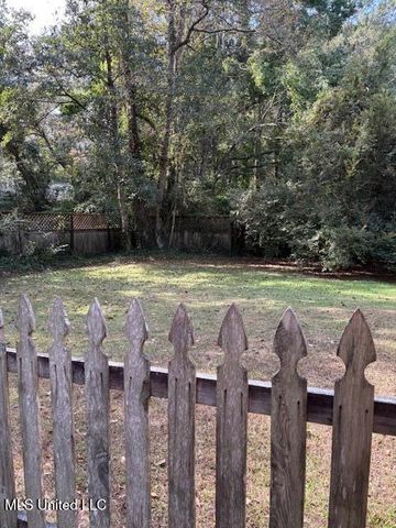 1839 E Lakeshore Drive, Carriere, MS 39426