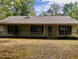 1839 E Lakeshore Drive, Carriere, MS 39426