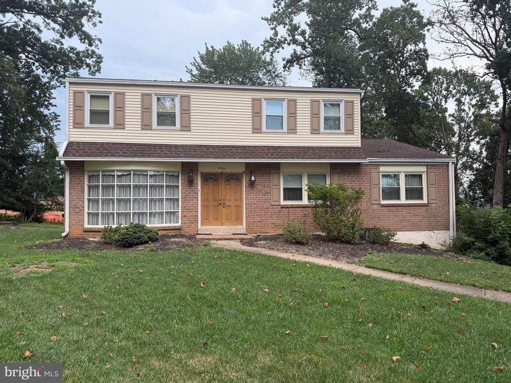11 ELLIOTT RD, Broomall, PA 19008