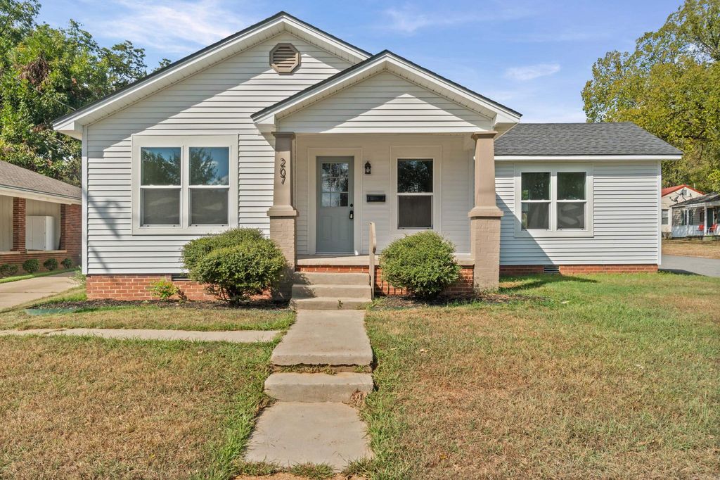 207 N. Sowell St., Searcy, AR 72143