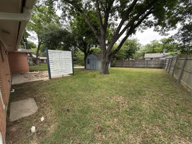 2008 Bradford Drive, Arlington, TX 76010