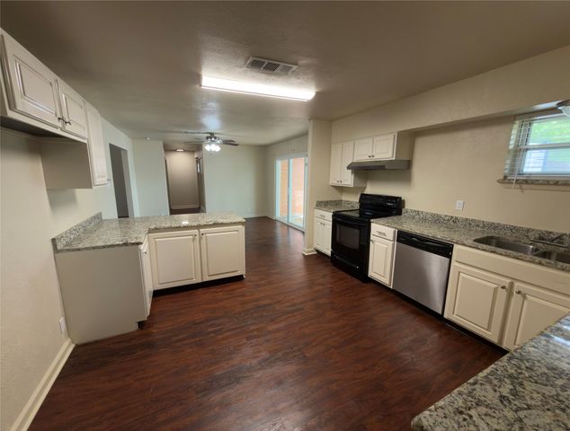 2008 Bradford Drive, Arlington, TX 76010