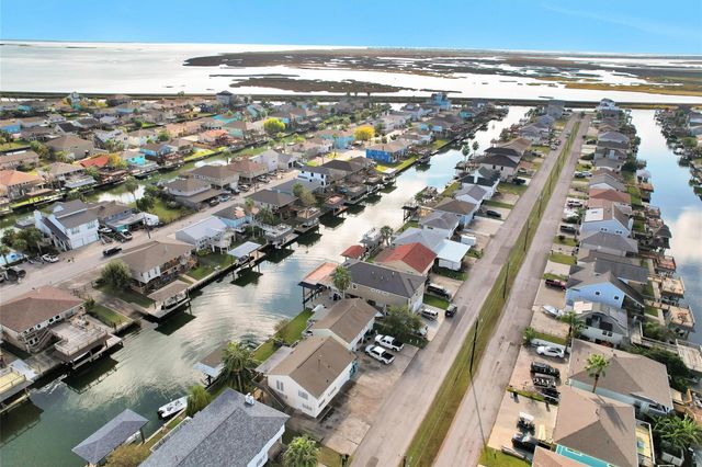 539 Pompano Street, Bayou Vista, TX 77563