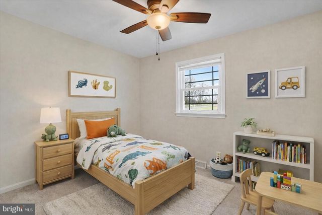 11 DOGWOOD LN, Manchester, PA 17345