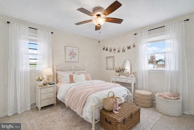 11 DOGWOOD LN, Manchester, PA 17345