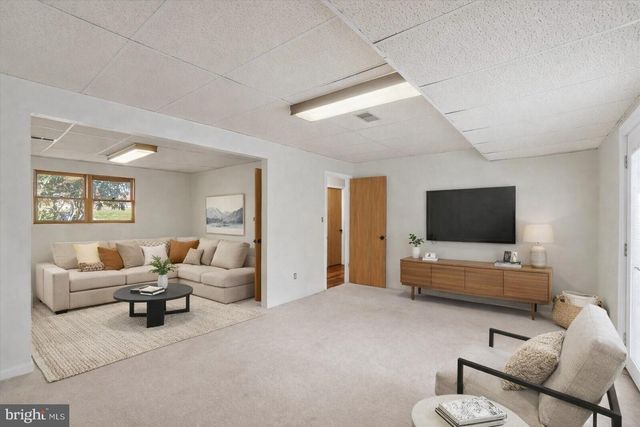 11 DOGWOOD LN, Manchester, PA 17345