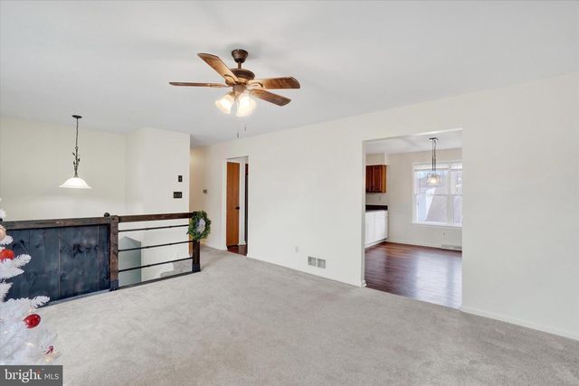 11 DOGWOOD LN, Manchester, PA 17345