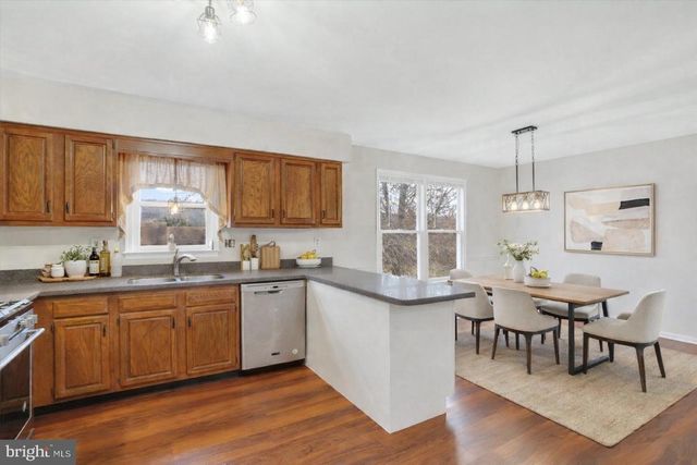 11 DOGWOOD LN, Manchester, PA 17345