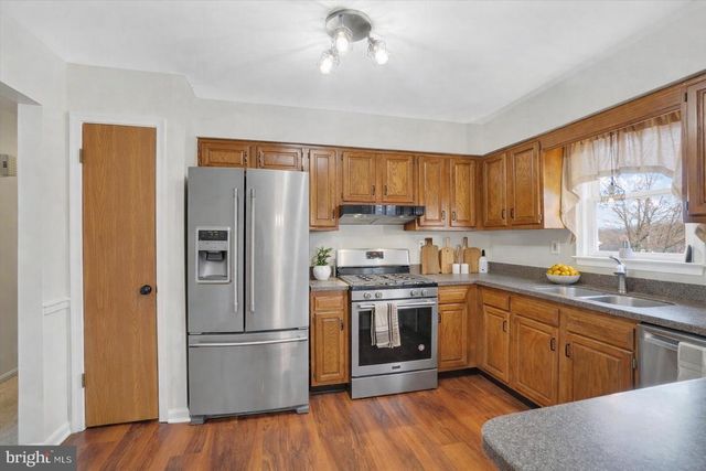 11 DOGWOOD LN, Manchester, PA 17345