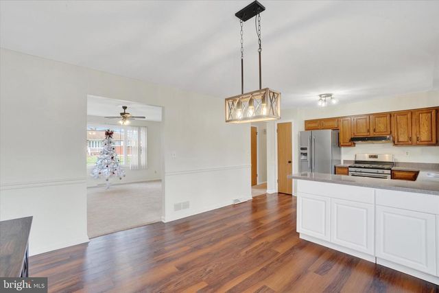 11 DOGWOOD LN, Manchester, PA 17345