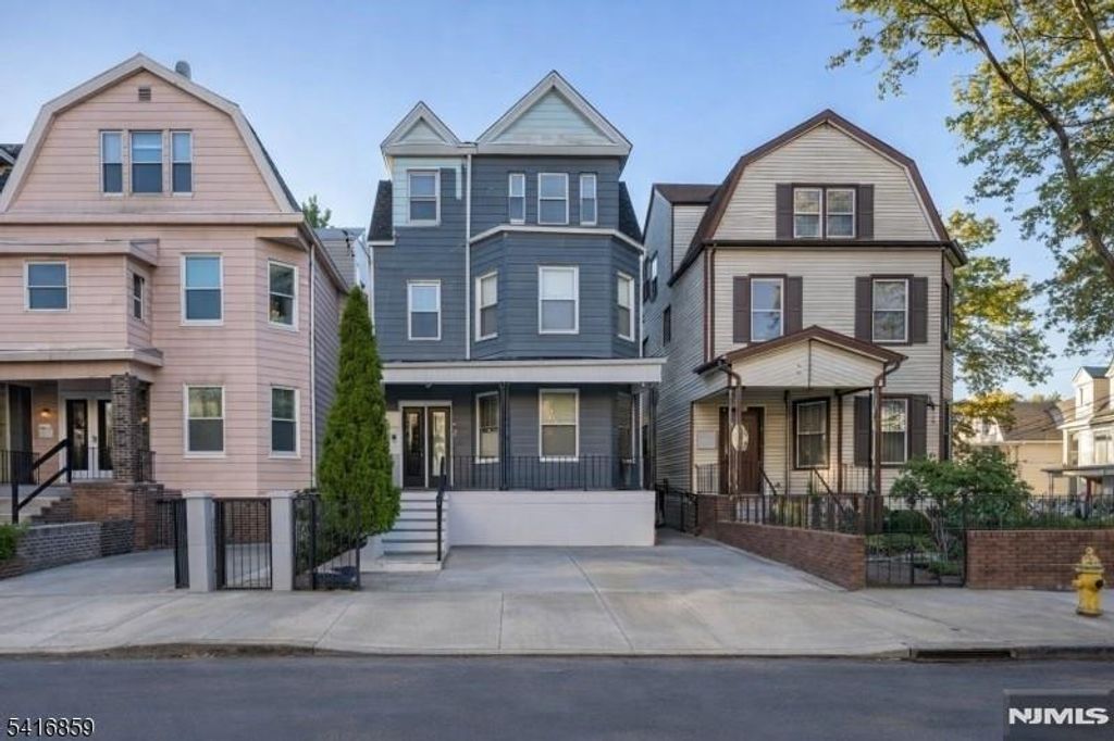 226 9th Street, Newark, NJ 07107