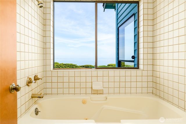 164 Calbert Rd, Port Angeles, WA 98362