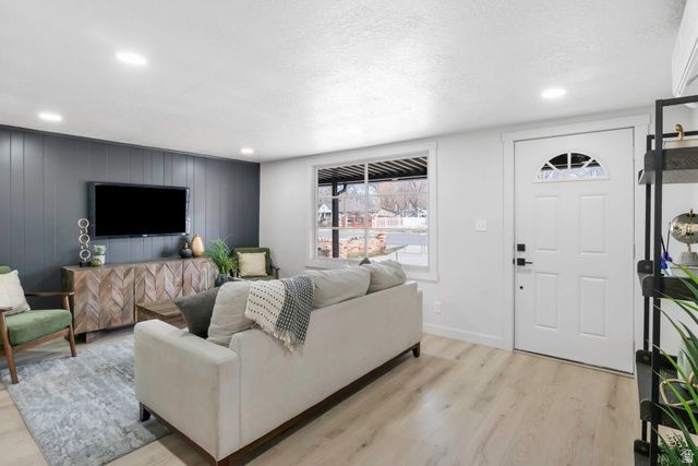 1597 W STRATFORD AVE, West Valley City, UT 84119